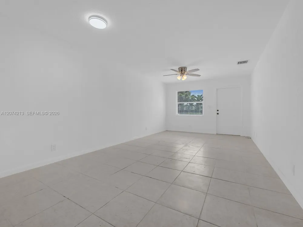 241 NW 40th St #3 Oakland Park, FL 33309