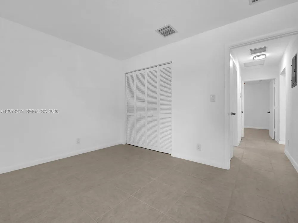 241 NW 40th St #3 Oakland Park, FL 33309