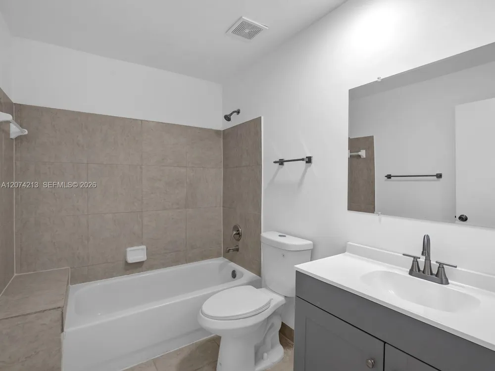 241 NW 40th St #3 Oakland Park, FL 33309