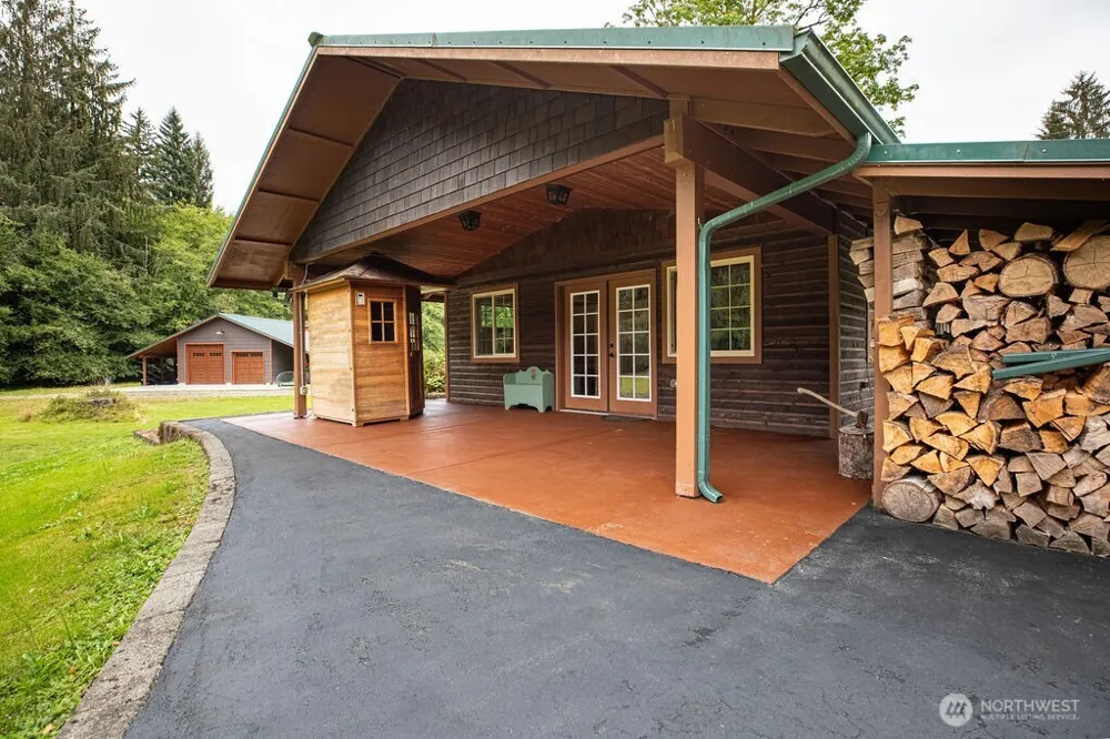 2298 Undie Road Forks, WA 98331