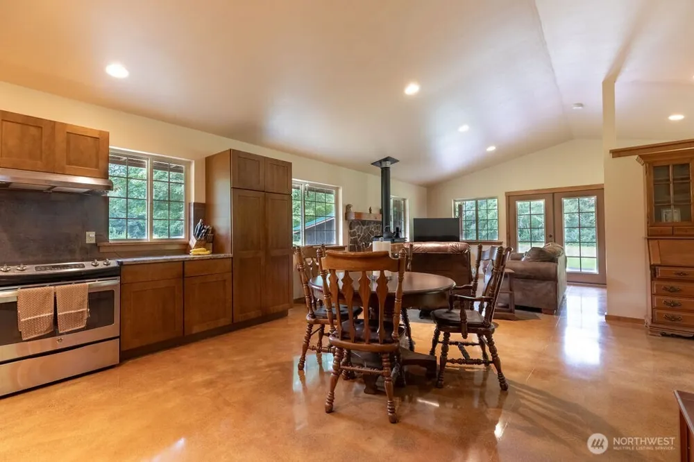 2298 Undie Road Forks, WA 98331