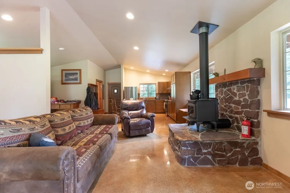 2298 Undie Road Forks, WA 98331