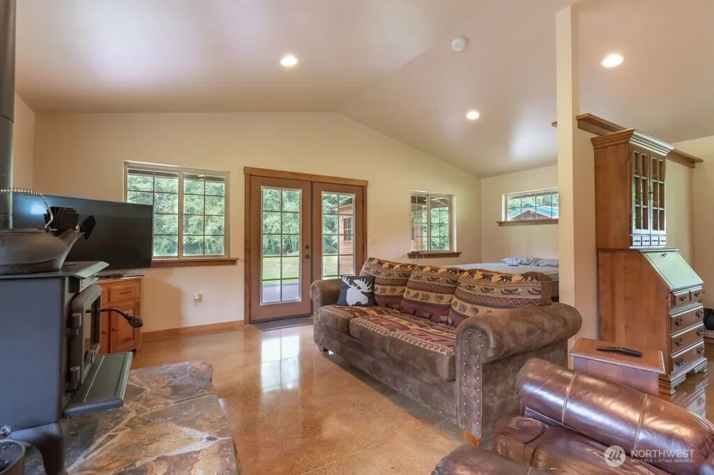 2298 Undie Road Forks, WA 98331
