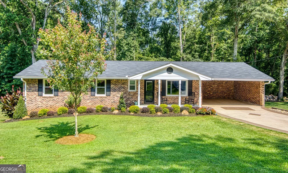 27 Lynhaven DR Newnan, GA 30263