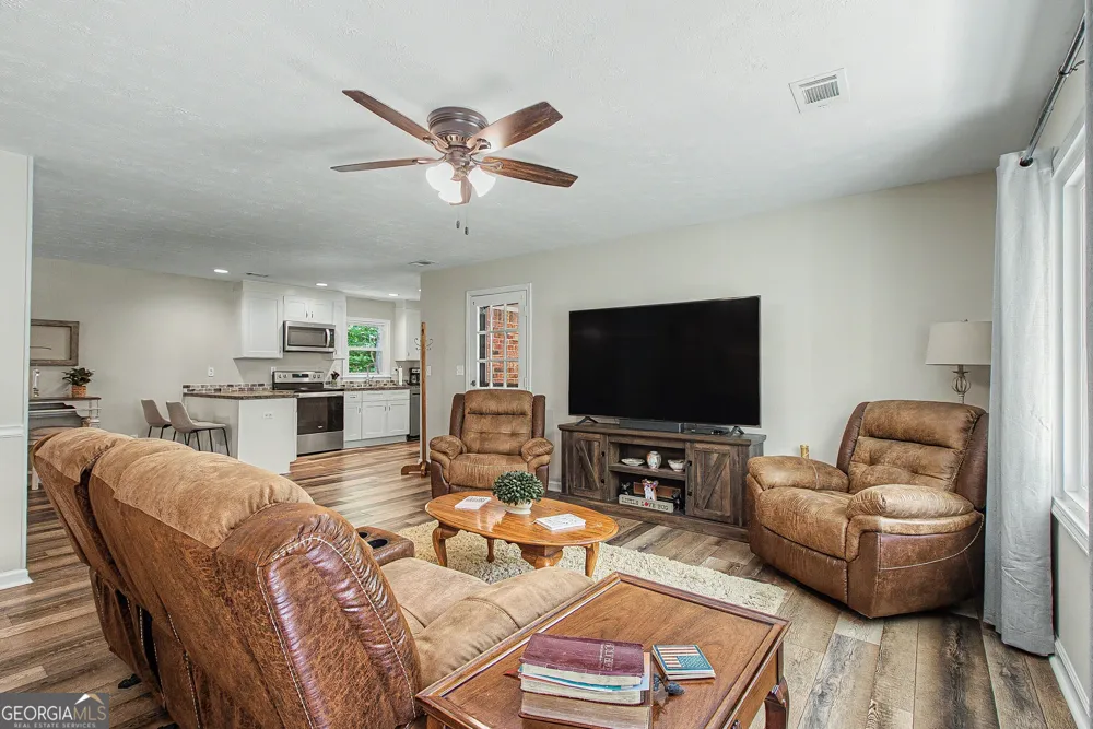 27 Lynhaven DR Newnan, GA 30263