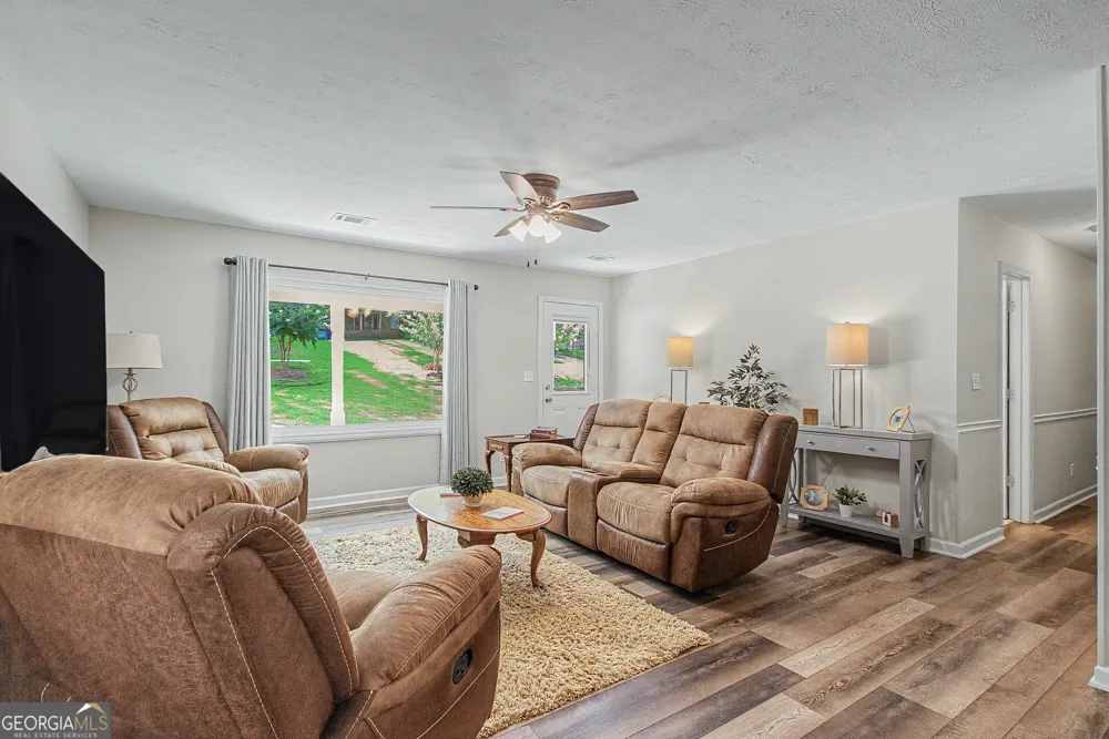 27 Lynhaven DR Newnan, GA 30263