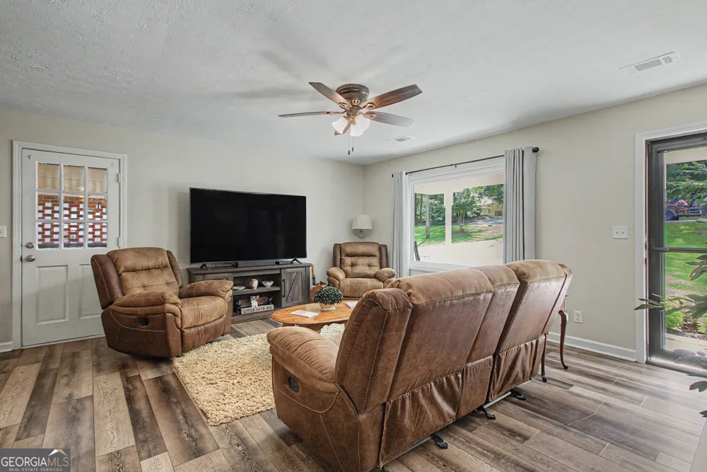 27 Lynhaven DR Newnan, GA 30263