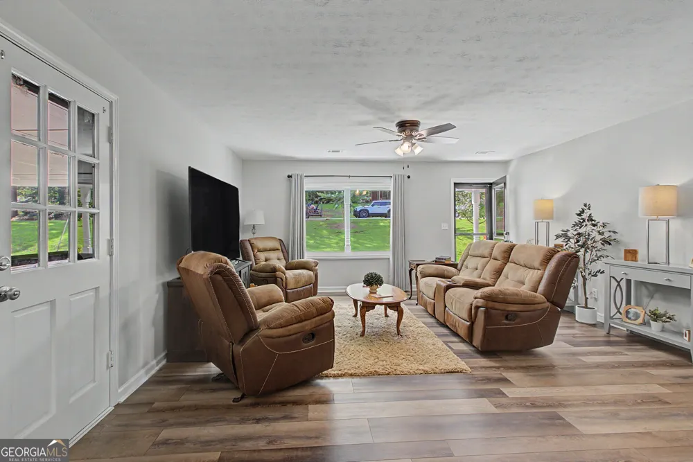 27 Lynhaven DR Newnan, GA 30263