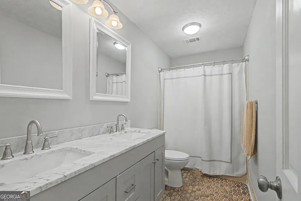 27 Lynhaven DR Newnan, GA 30263