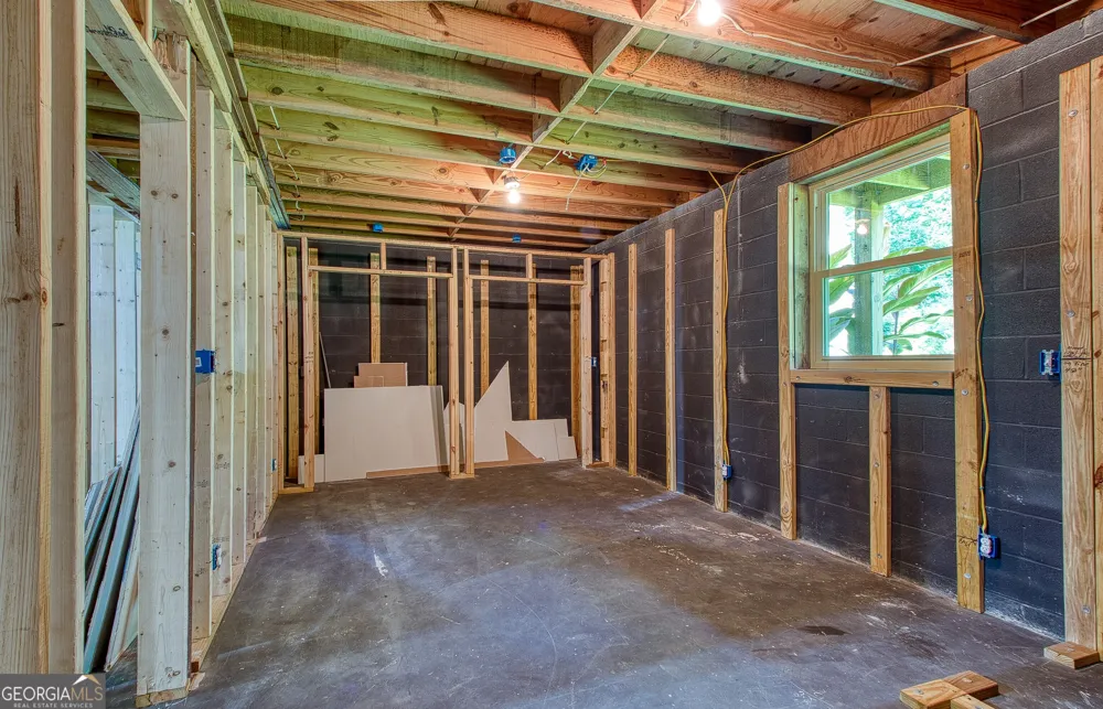 27 Lynhaven DR Newnan, GA 30263