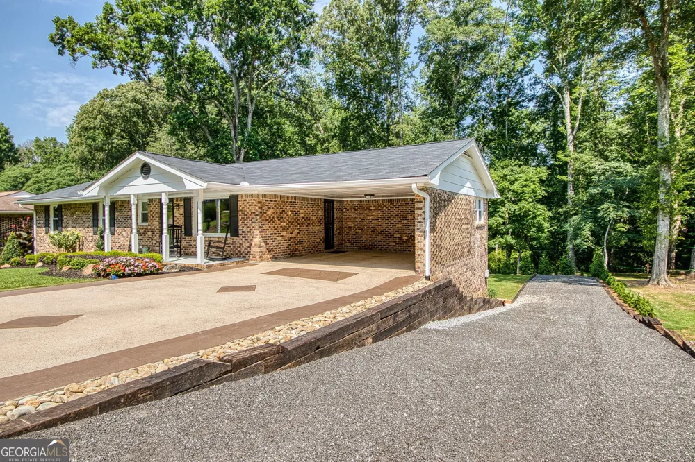 27 Lynhaven DR Newnan, GA 30263