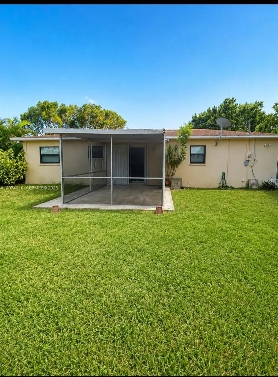 539 Sabal Palm Dr Lake Park, FL 33403