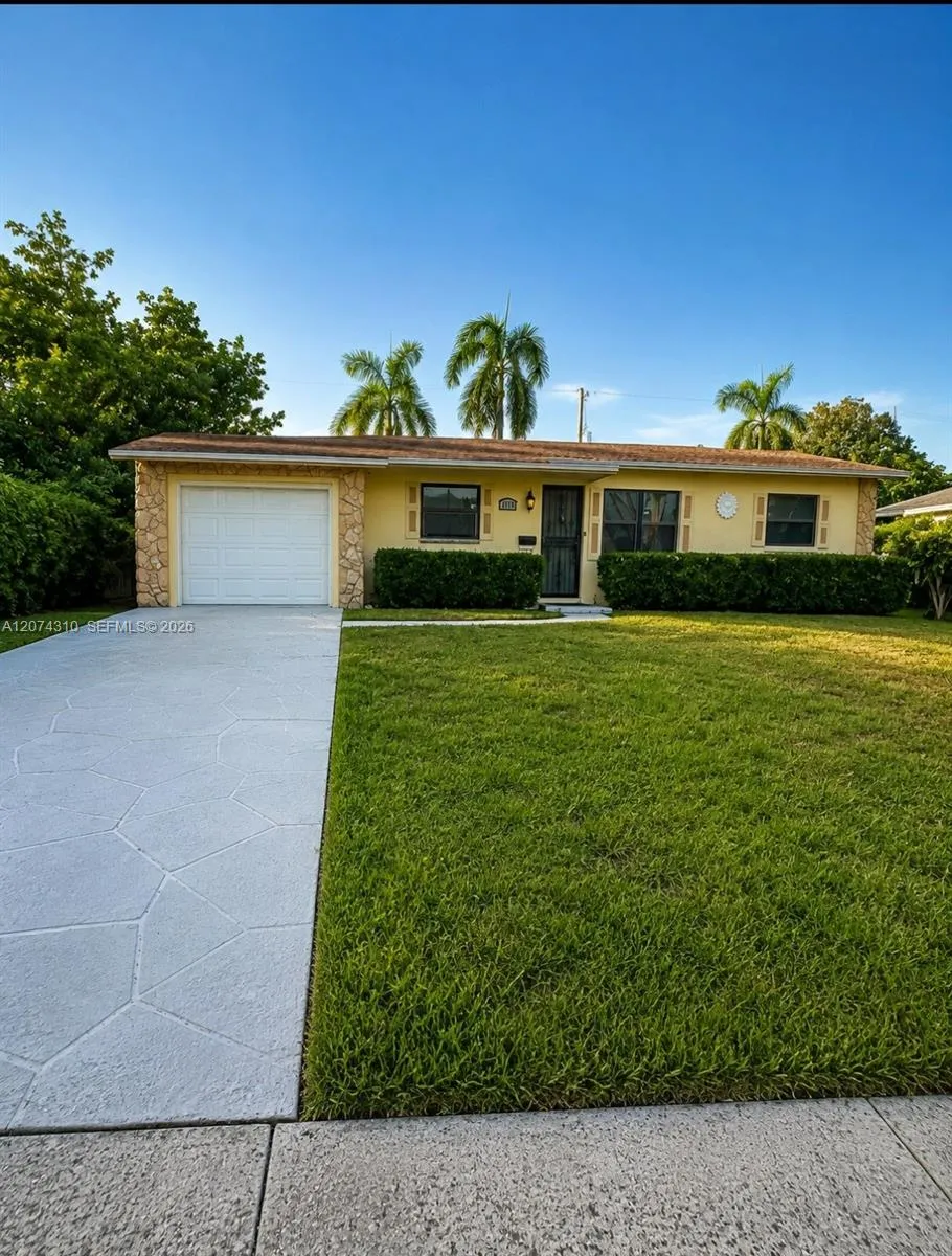 539 Sabal Palm Dr Lake Park, FL 33403