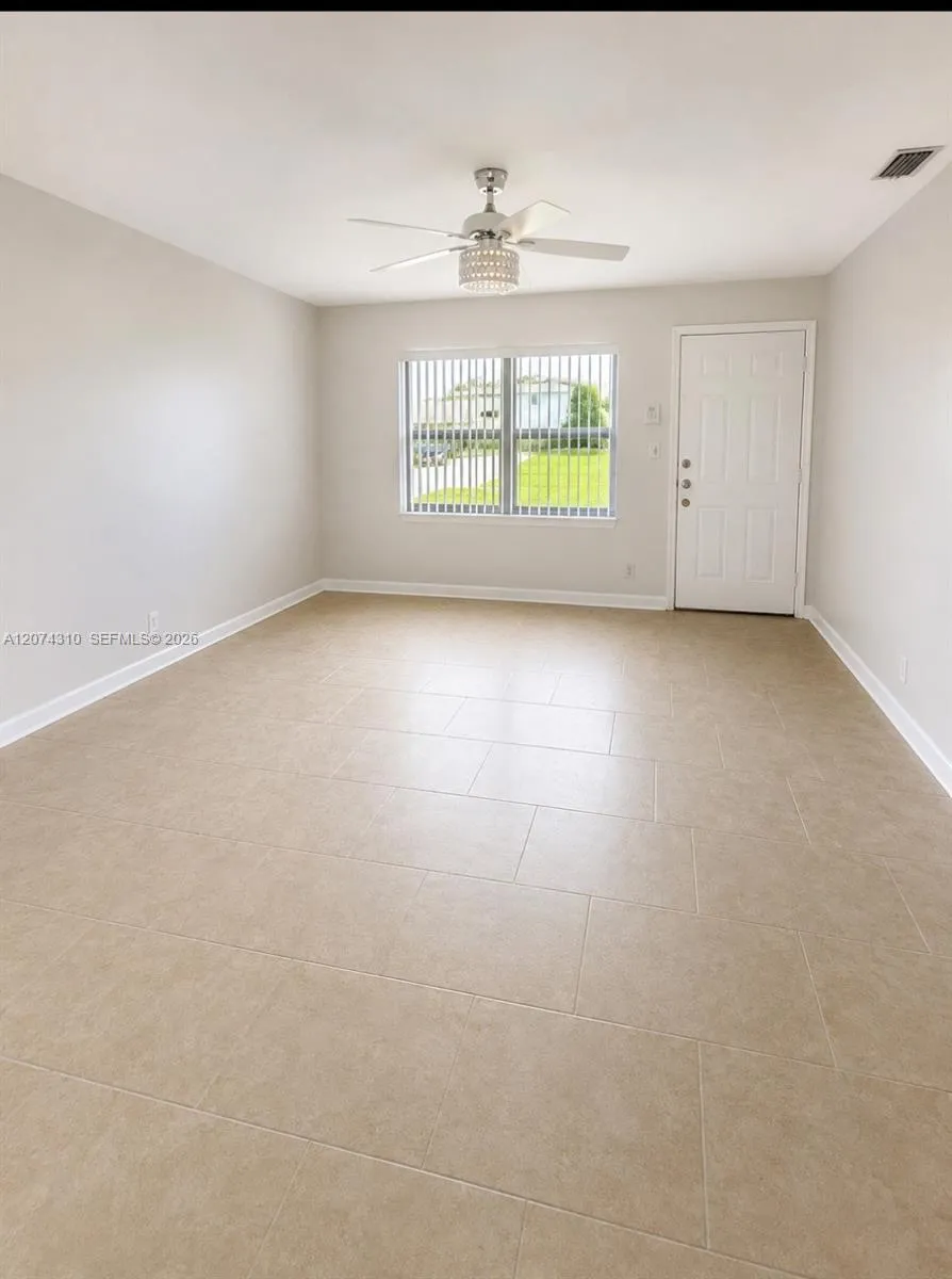 539 Sabal Palm Dr Lake Park, FL 33403
