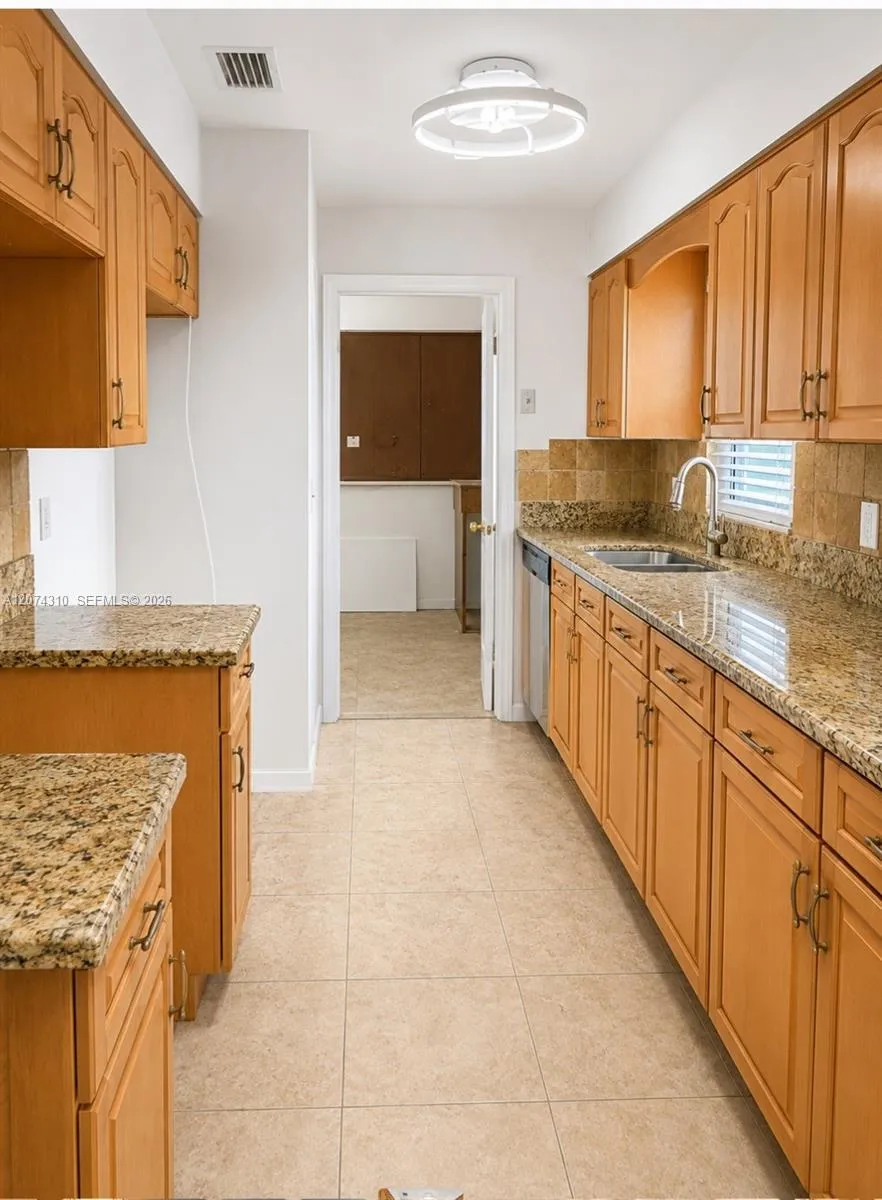 539 Sabal Palm Dr Lake Park, FL 33403