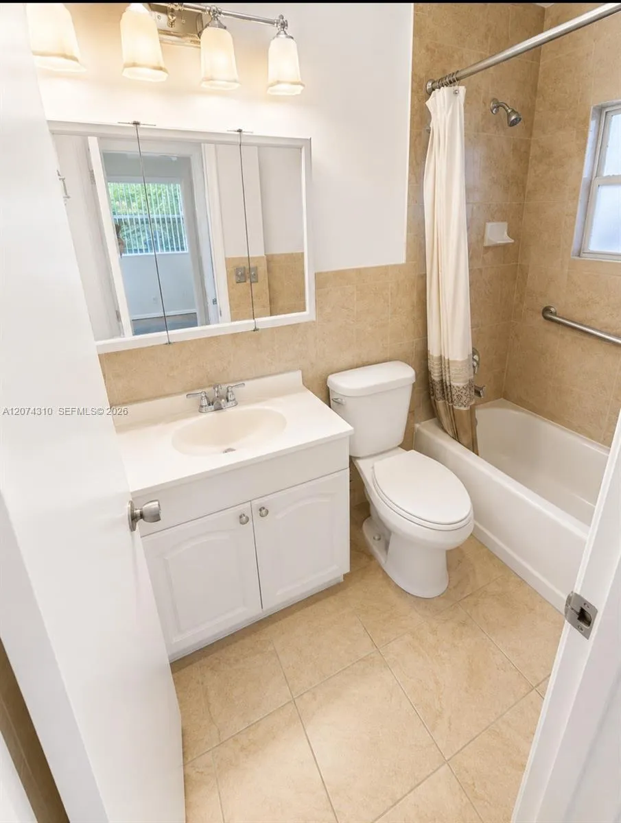 539 Sabal Palm Dr Lake Park, FL 33403