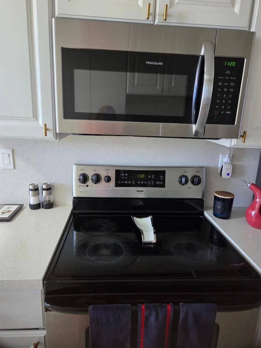 3070 NW 48TH TERRACE #415 Lauderdale Lakes, FL 33313