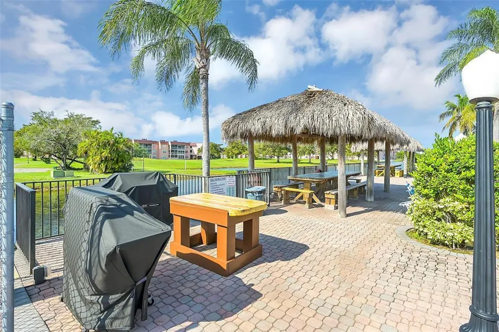 9801 Sunrise Lakes Boulevard #208 Sunrise, FL 33322