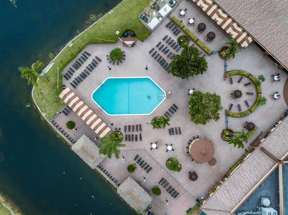 9801 Sunrise Lakes Boulevard #208 Sunrise, FL 33322