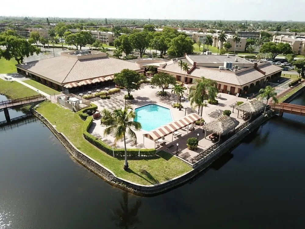 9801 Sunrise Lakes Boulevard #208 Sunrise, FL 33322