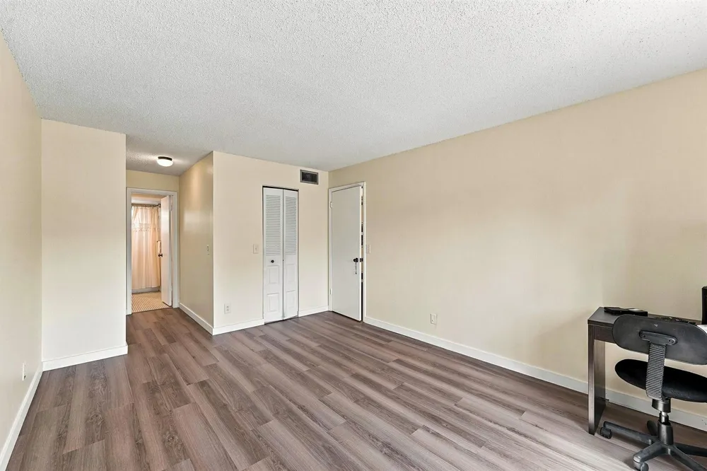9801 Sunrise Lakes Boulevard #208 Sunrise, FL 33322