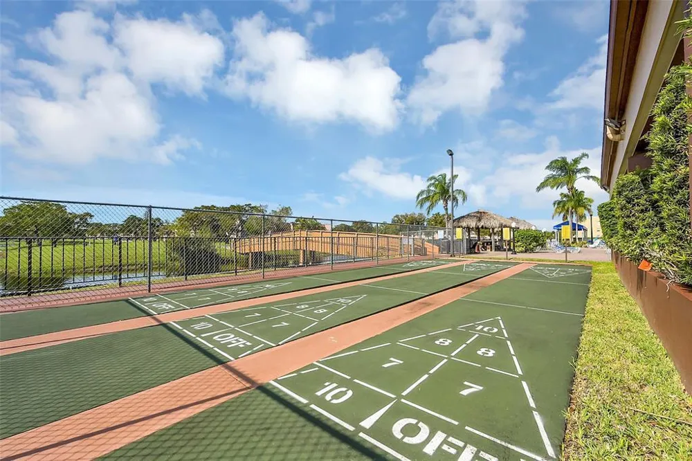 9801 Sunrise Lakes Boulevard #208 Sunrise, FL 33322