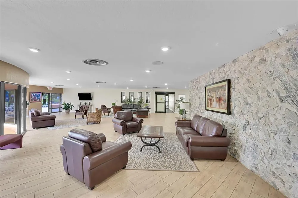 9801 Sunrise Lakes Boulevard #208 Sunrise, FL 33322