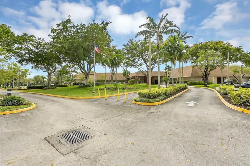 9801 Sunrise Lakes Boulevard #208 Sunrise, FL 33322