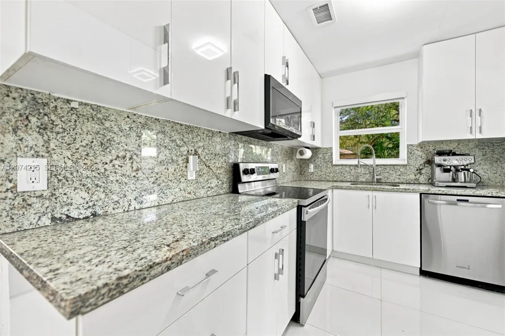 367 NE 86th St El Portal, FL 33138