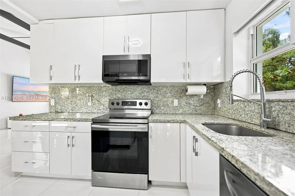 367 NE 86th St El Portal, FL 33138