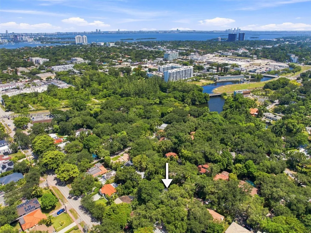 367 NE 86th St El Portal, FL 33138