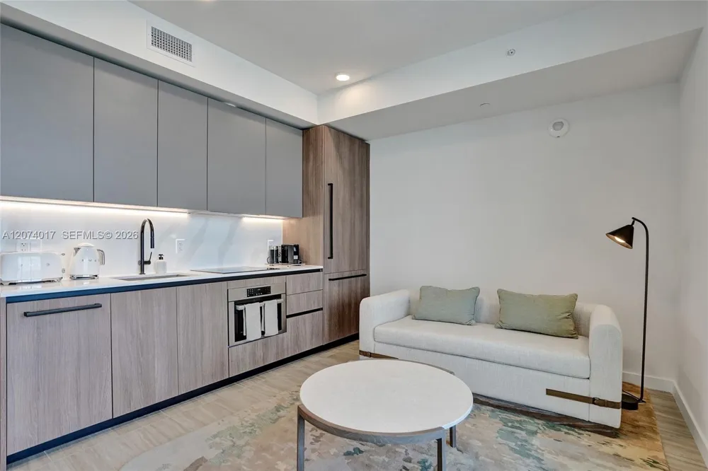 580 72nd St #905 Miami Beach, FL 33141