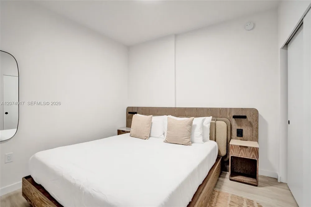 580 72nd St #905 Miami Beach, FL 33141