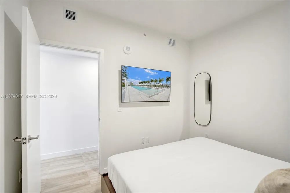 580 72nd St #905 Miami Beach, FL 33141