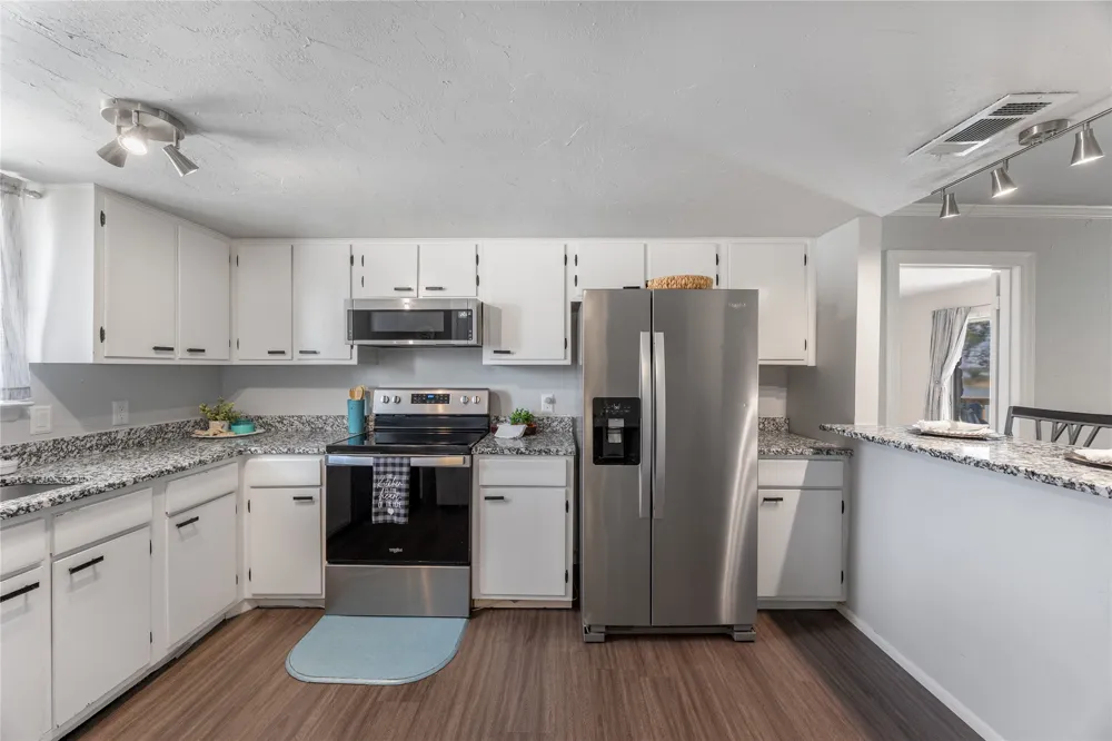 108 Harbor Drive #204 Runaway Bay, TX 76426