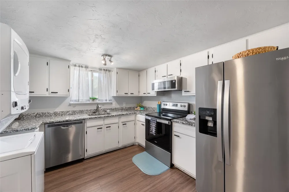 108 Harbor Drive #204 Runaway Bay, TX 76426