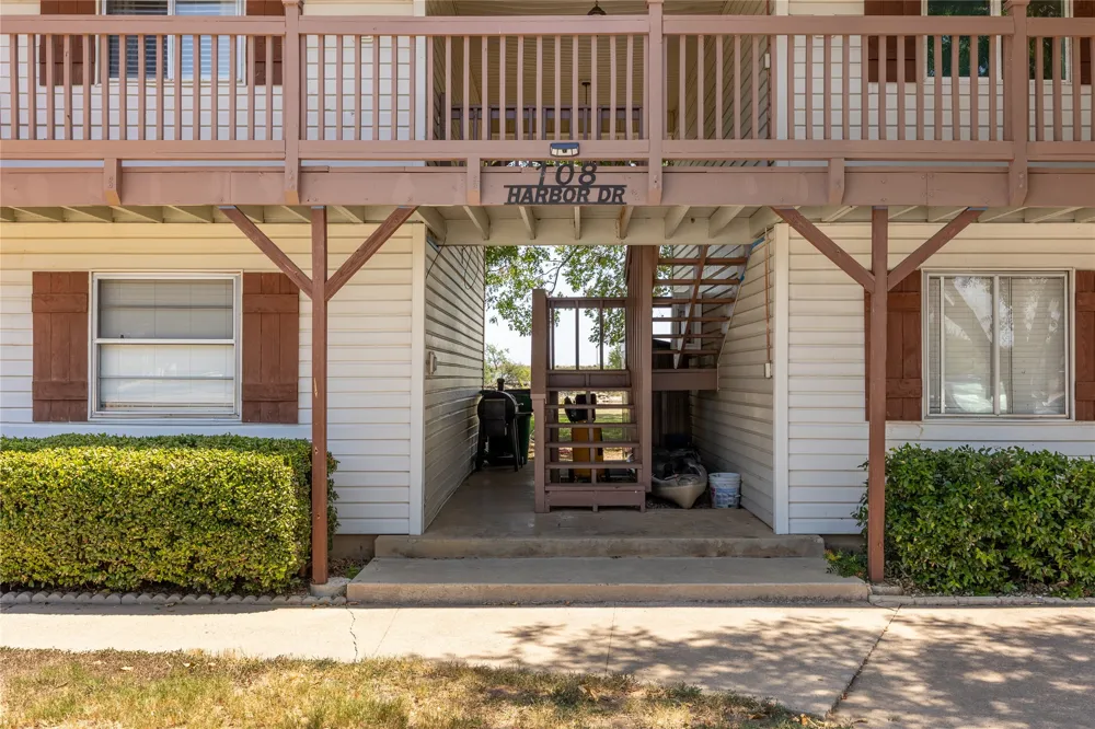108 Harbor Drive #204 Runaway Bay, TX 76426