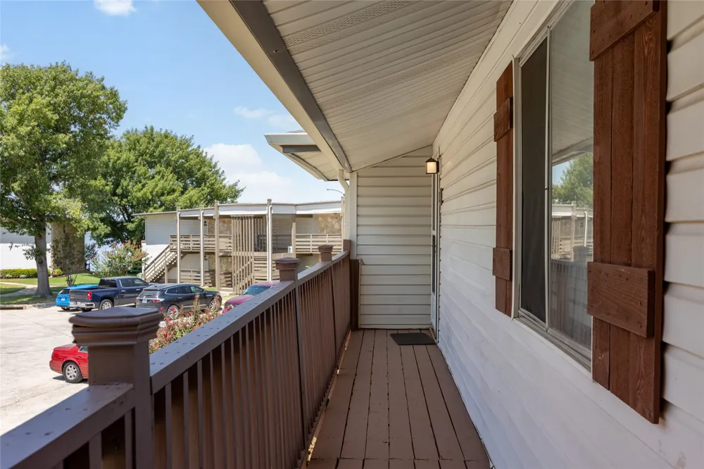 108 Harbor Drive #204 Runaway Bay, TX 76426