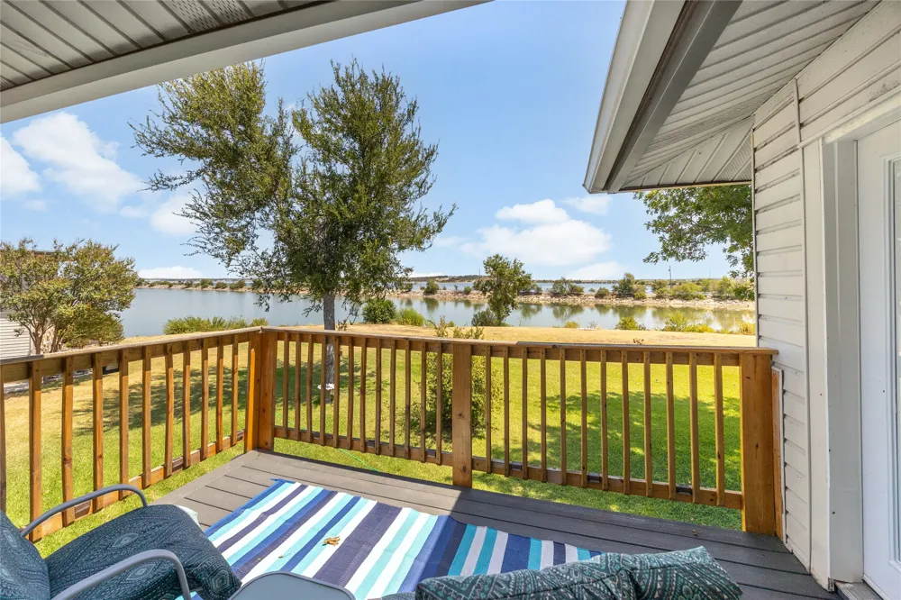 108 Harbor Drive #204 Runaway Bay, TX 76426