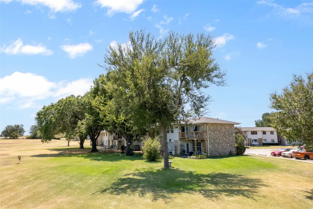 108 Harbor Drive #204 Runaway Bay, TX 76426