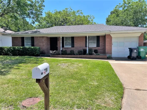 720 Chisholm Trail