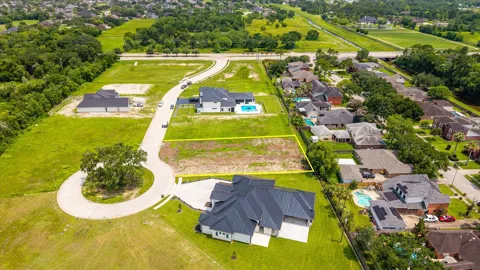 1618 Crown Oaks Court