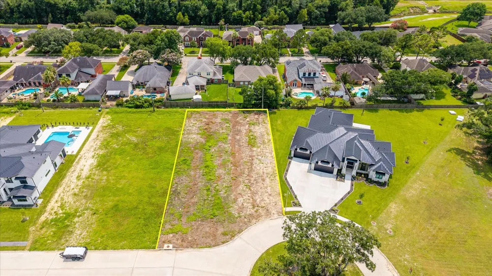 1618 Crown Oaks Court Pearland, TX 77581