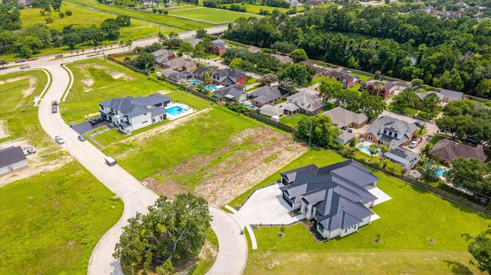1618 Crown Oaks Court Pearland, TX 77581