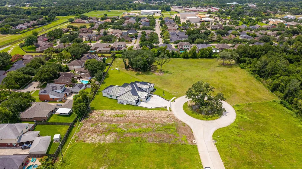 1618 Crown Oaks Court Pearland, TX 77581