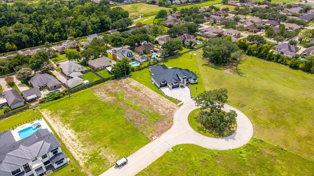 1618 Crown Oaks Court Pearland, TX 77581