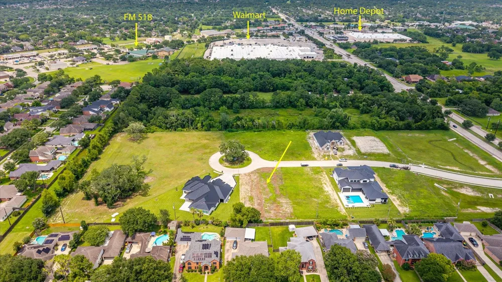 1618 Crown Oaks Court Pearland, TX 77581