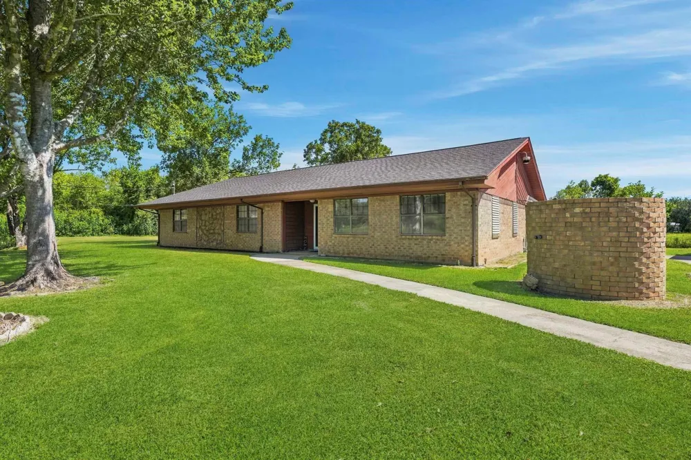 16101 Bluebird Street Santa Fe, TX 77517