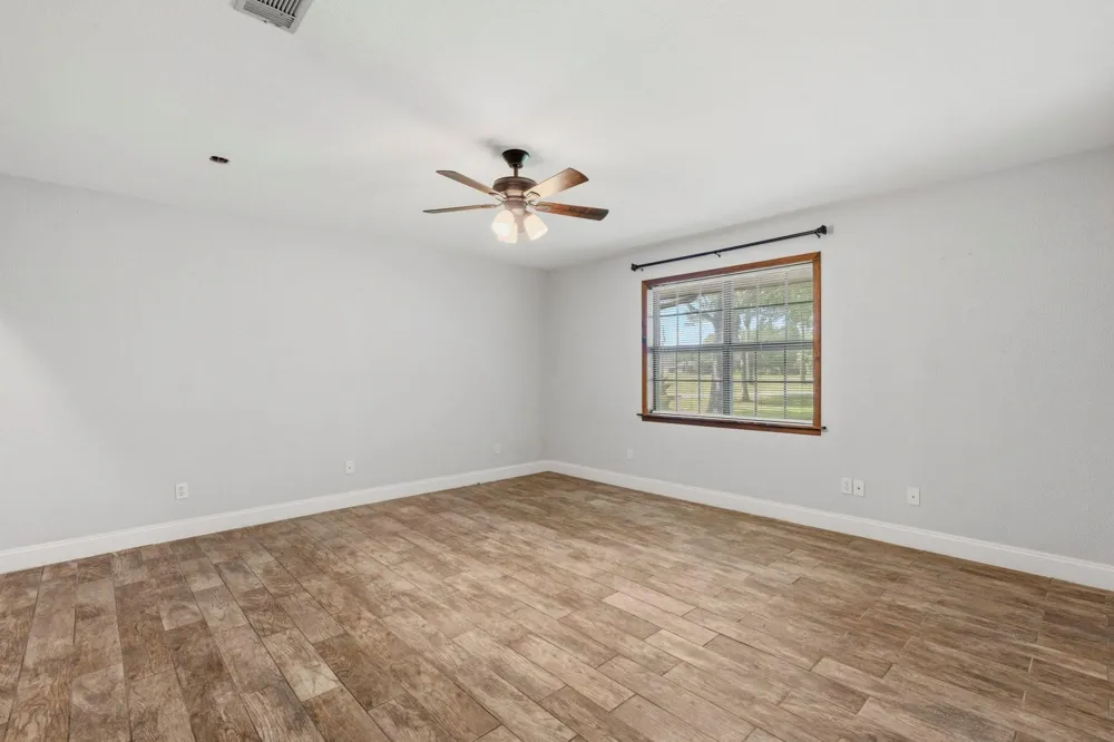 16101 Bluebird Street Santa Fe, TX 77517