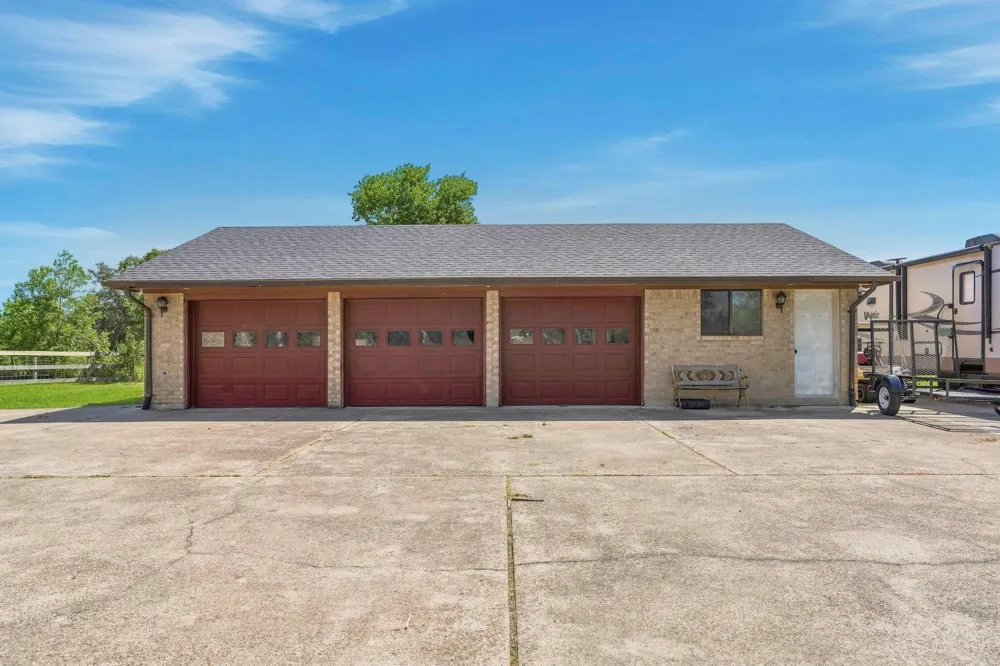 16101 Bluebird Street Santa Fe, TX 77517